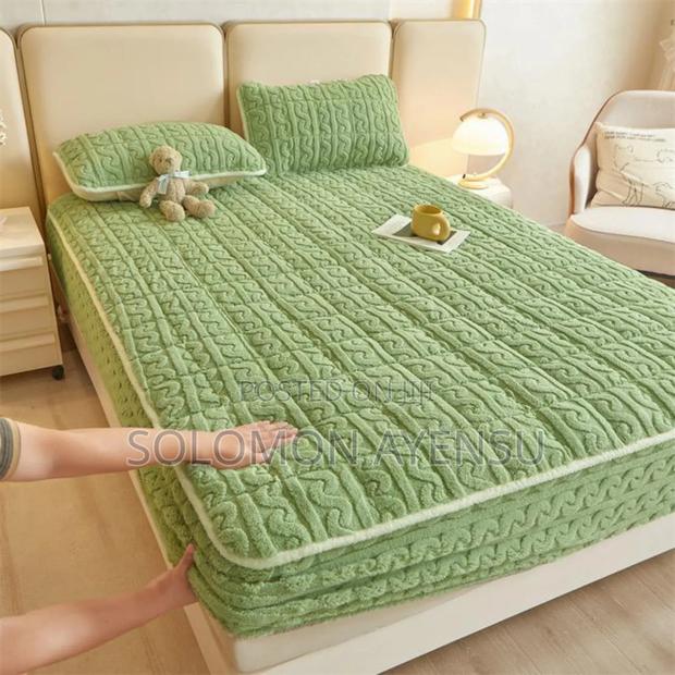 Quality Thick, Quilted Fitted Bed Sheet or Mattress Cover, Available · Photo 1
