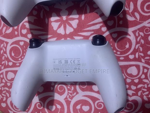 Ps5 Two Original Controllers · Photo 5