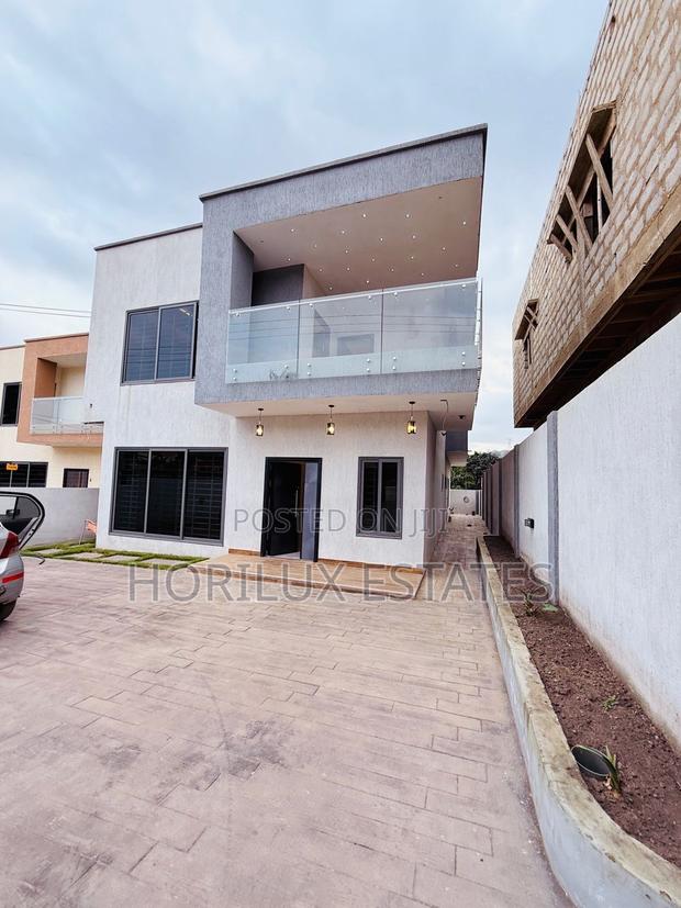 4bdrm Duplex in Kwabenya for sale · Photo 5