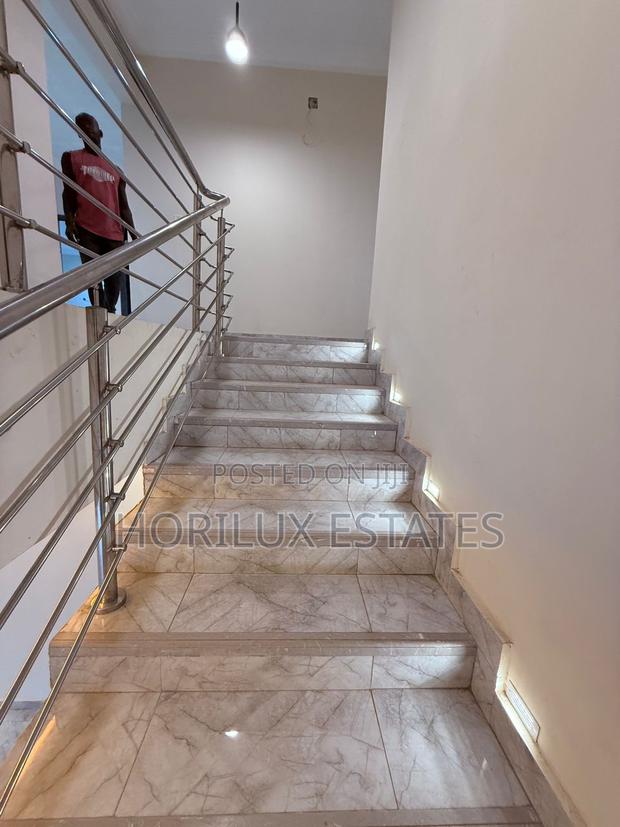 4bdrm Duplex in Kwabenya for sale · Photo 4