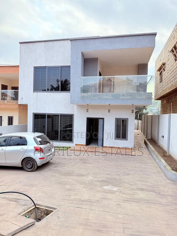 4bdrm Duplex in Kwabenya for sale · Photo 1