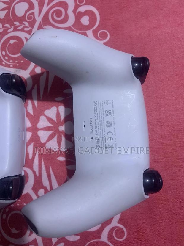 Ps5 Two Original Controllers · Photo 2
