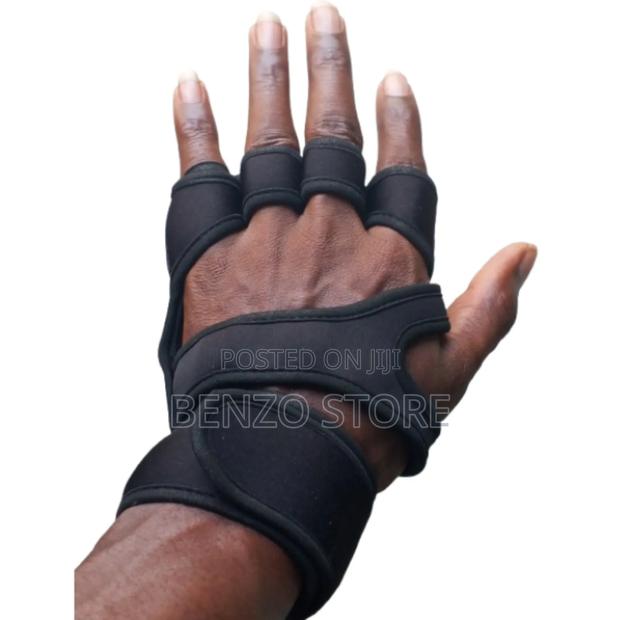 Quality Leather Hand Gloves For Gym Workout And Motor Riders · Photo 2