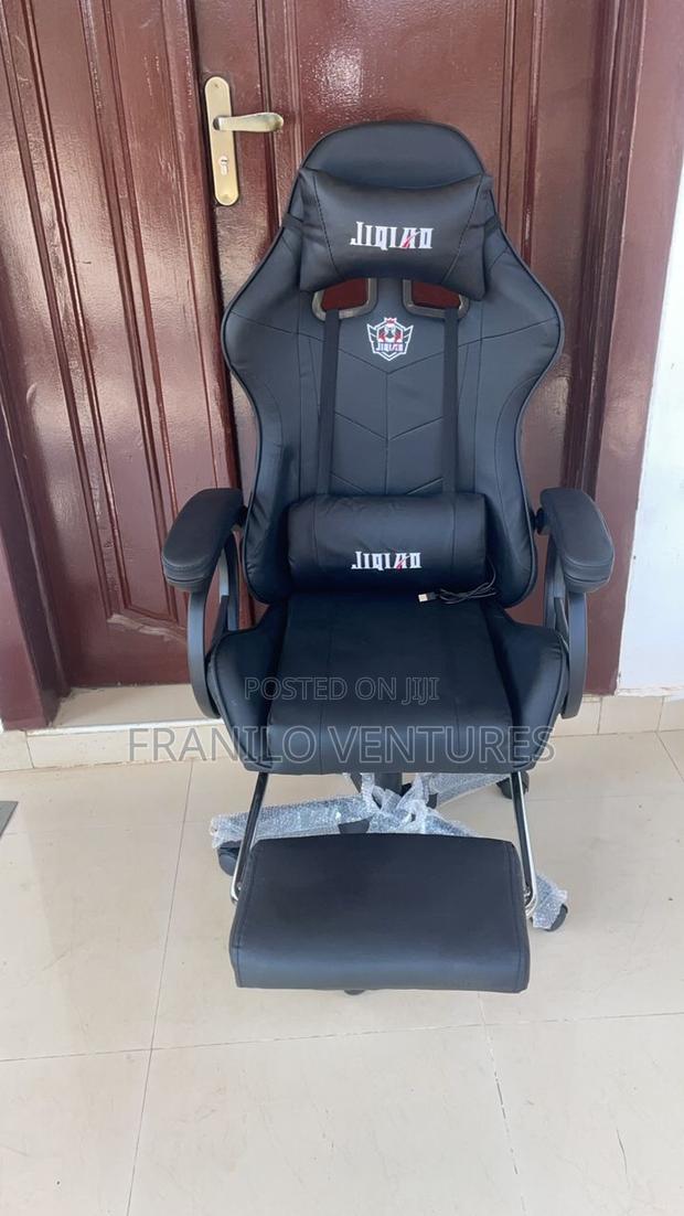 Gaming Chair With Massage · Photo 1