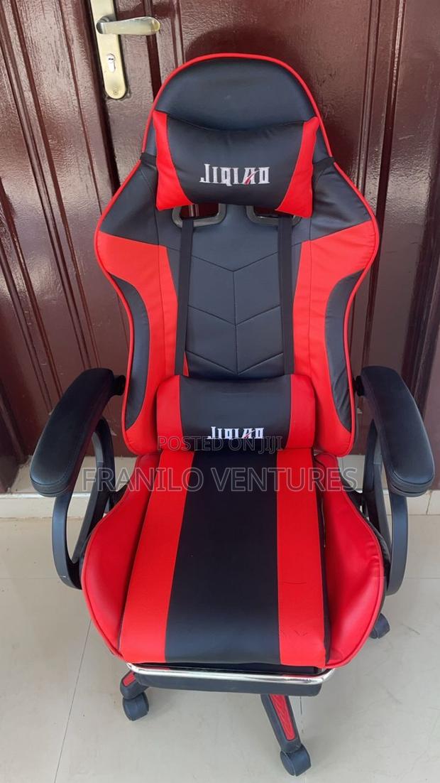 Gaming Chair With Massage · Photo 2