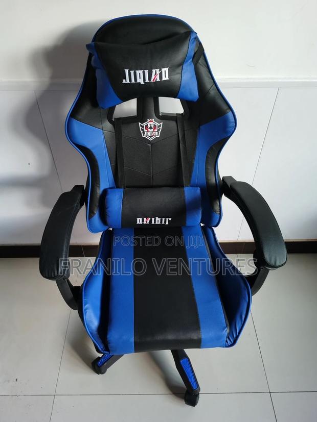 Gaming Chair With Massage · Photo 4