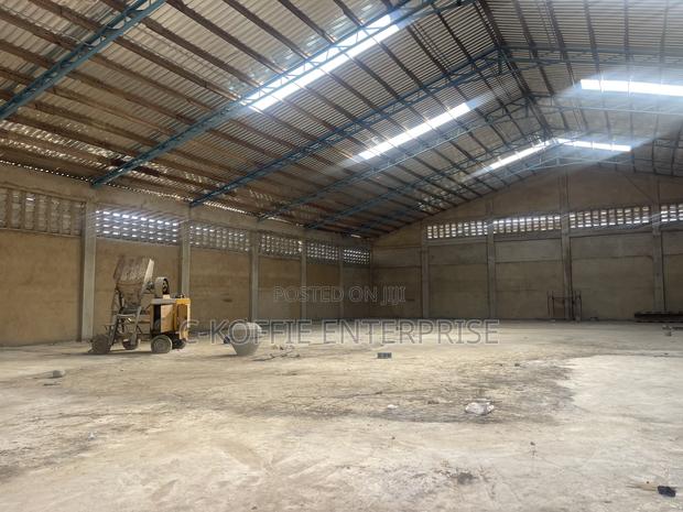 800 SQM Warehouse at Amasaman for Rent · Photo 4