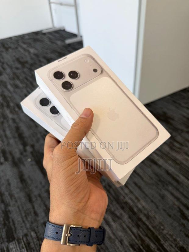 Apple iPhone 17 Pro Max 512 GB Silver · Photo 1