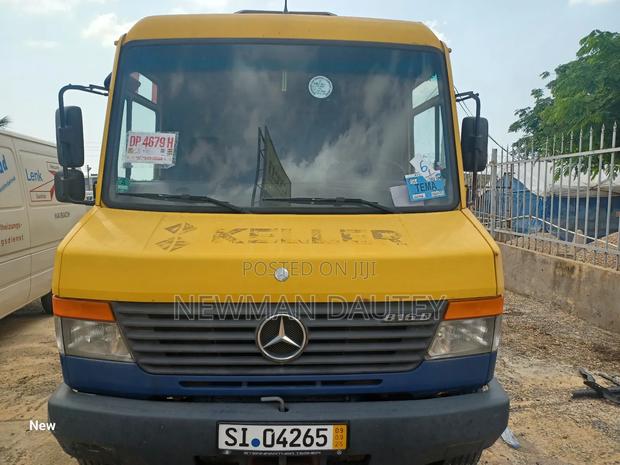 Mercedes-Benz Sprinter 2000 Yellow · Photo 1
