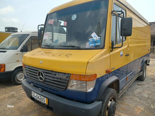 Mercedes-Benz Sprinter 2000 Yellow · Photo 2
