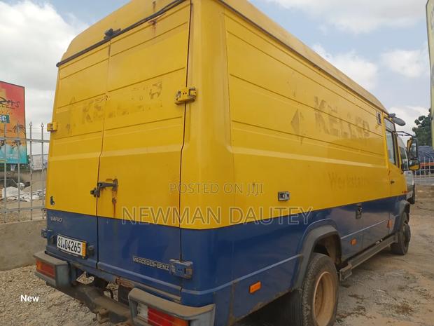 Mercedes-Benz Sprinter 2000 Yellow · Photo 5