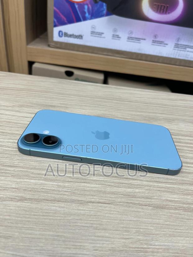 Apple iPhone 16 Plus 128 GB Green · Photo 3