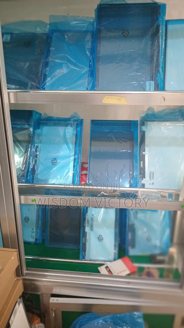 Screens Available · Photo 2