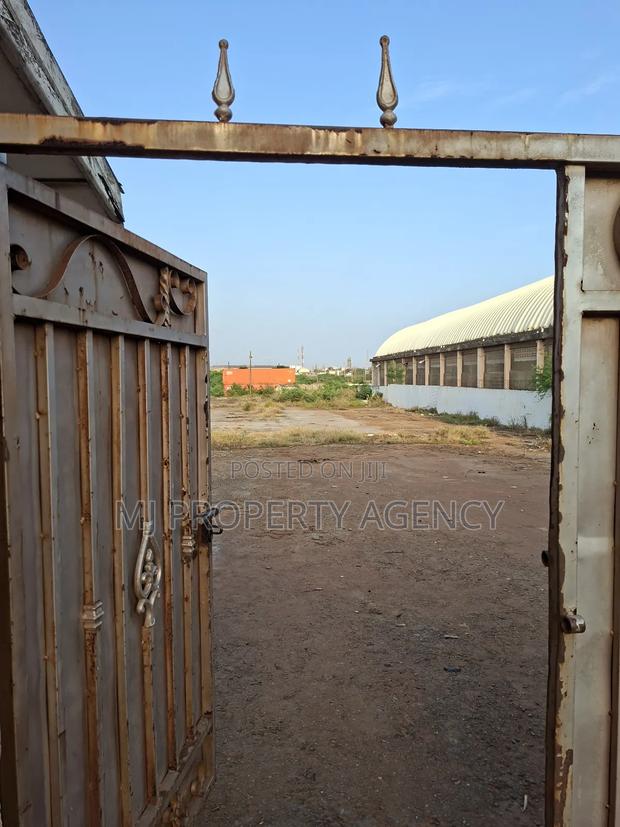 5 Acres Roadside Commercial Land at Comm.25 Tema · Photo 2