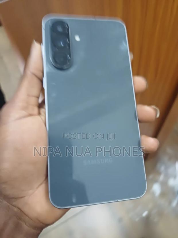 New Samsung Galaxy A56 256 GB Gray · Photo 1