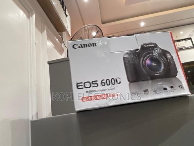 Classic Street-Style Canon Eos 600d With Sharp Ef Lens Support · Photo 1