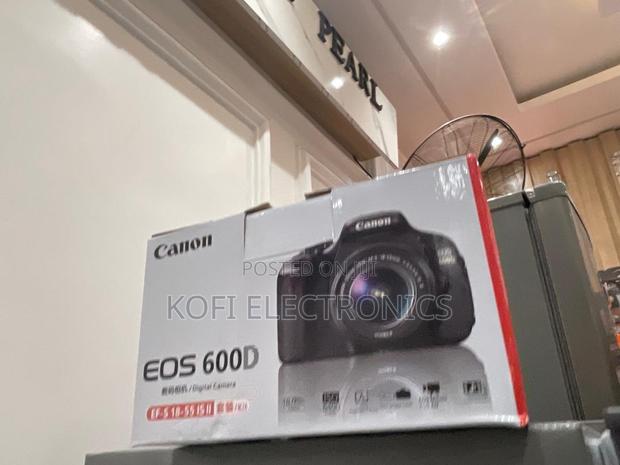 Classic Street-Style Canon Eos 600d With Sharp Ef Lens Support · Photo 1