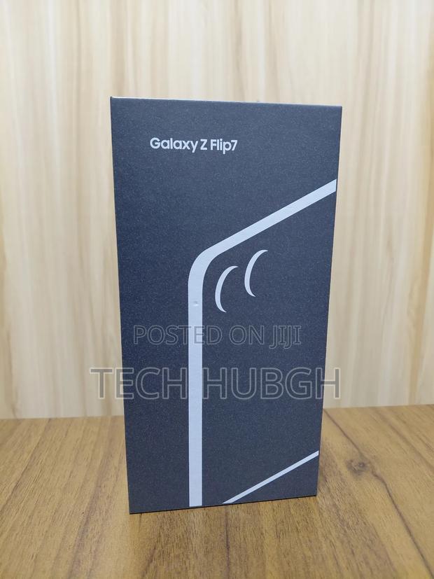 New Samsung Galaxy Z Flip7 256 GB Blue · Photo 2