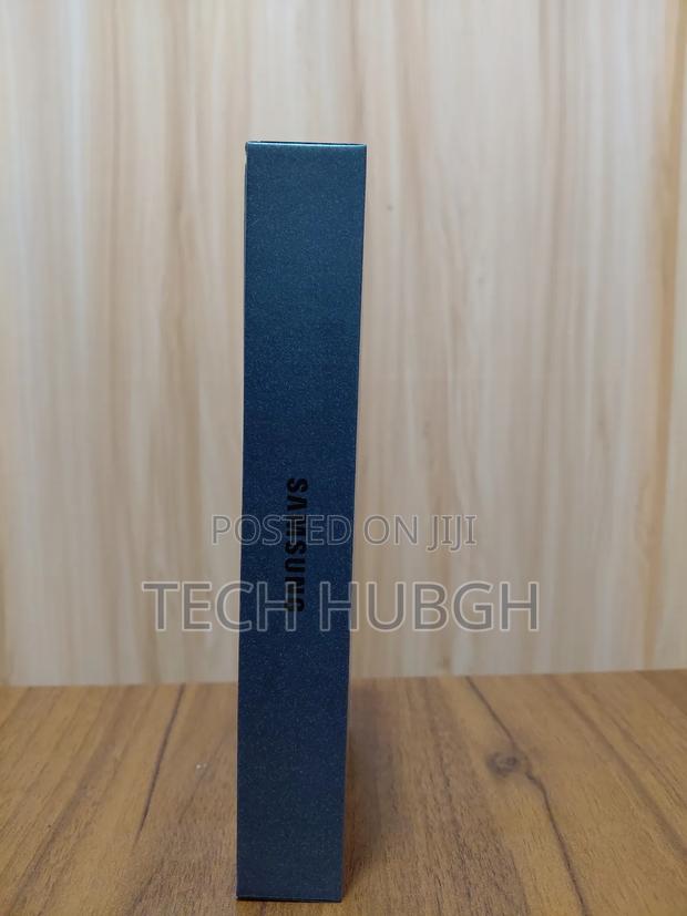 New Samsung Galaxy Z Flip7 256 GB Blue · Photo 3