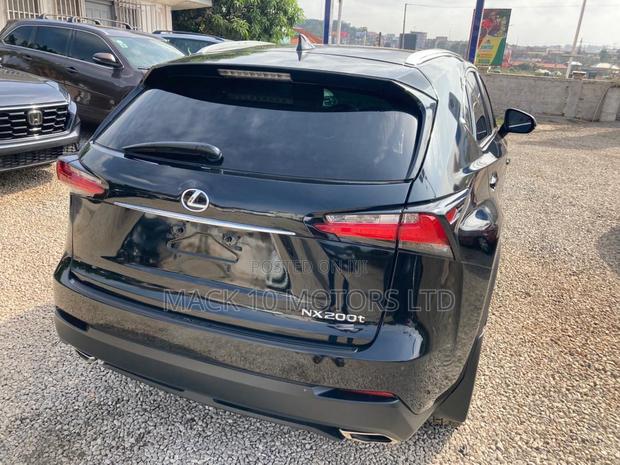 Lexus NX 300h Base 4x4 (2.5L 4cyl 2A) 2017 Black · Photo 5