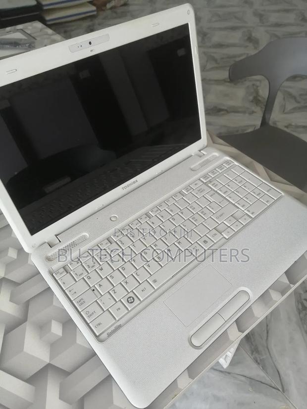 Laptop Toshiba Satellite C850 4GB Intel Core i5 HDD 500GB · Photo 1