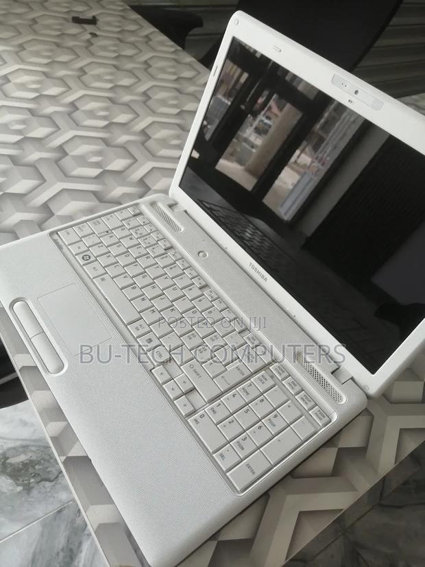 Laptop Toshiba Satellite C850 4GB Intel Core i5 HDD 500GB · Photo 2