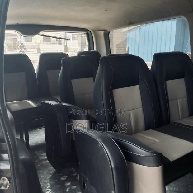 Toyota HiAce 2008 Black · Photo 4