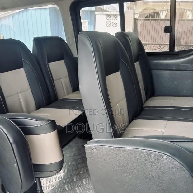 Toyota HiAce 2008 Black · Photo 5