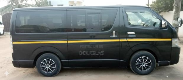 Toyota HiAce 2008 Black · Photo 2
