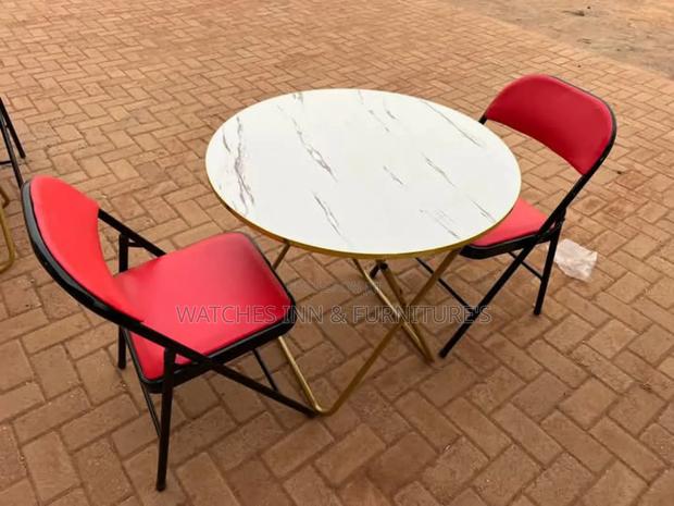 Round Folding Table With 2 Chairs · Photo 1