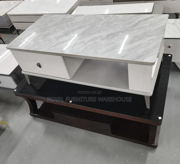Simple Living Room Centre Table · Photo 1