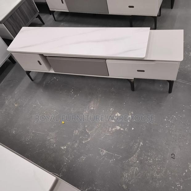 Adjustable Length Foreign Type Tv Stand · Photo 1
