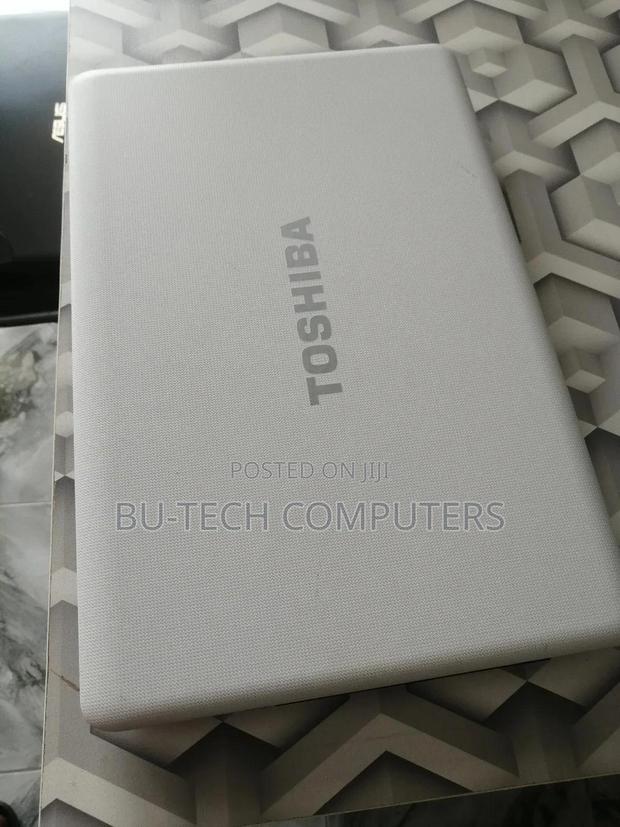 Laptop Toshiba Satellite C850 4GB Intel Core i5 HDD 500GB · Photo 3