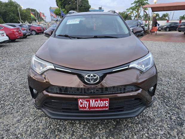 Toyota RAV4 Limited FWD (2.5L 4cyl 6A) 2016 Brown · Photo 2