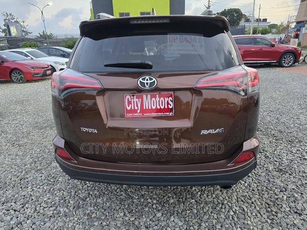 Toyota RAV4 Limited FWD (2.5L 4cyl 6A) 2016 Brown · Photo 7