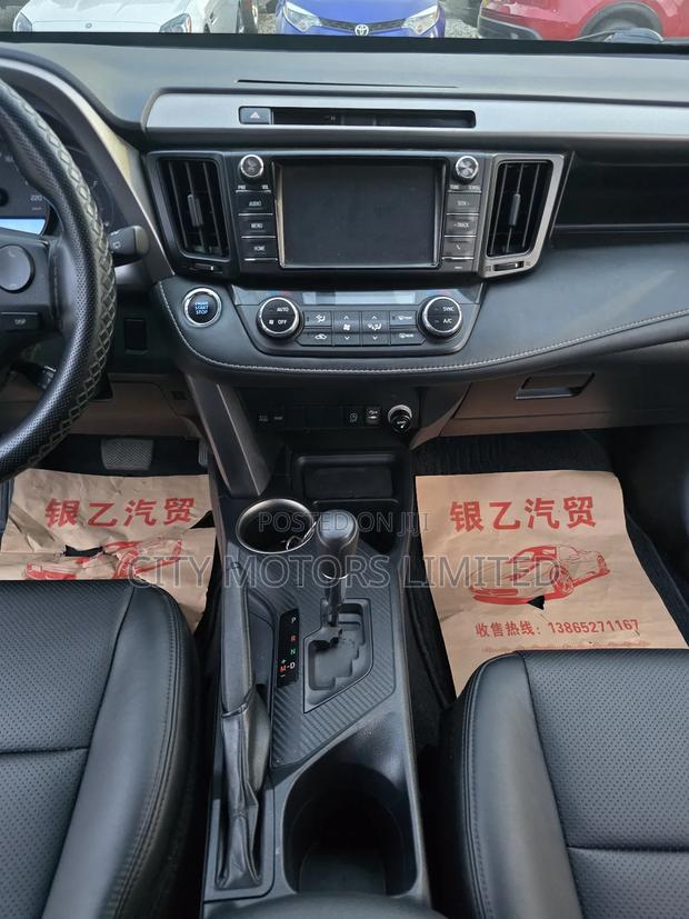 Toyota RAV4 Limited FWD (2.5L 4cyl 6A) 2016 Brown · Photo 1