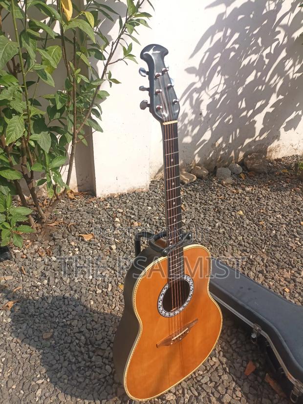 Matrix by Ovation in Solid Case With Strap New Set of Strings · Photo 1