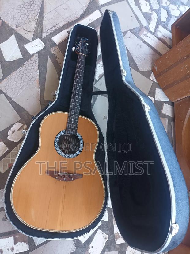 Matrix by Ovation in Solid Case With Strap New Set of Strings · Photo 2