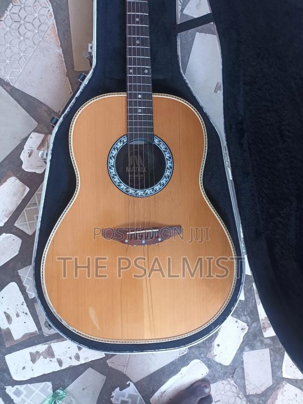 Matrix by Ovation in Solid Case With Strap New Set of Strings · Photo 3