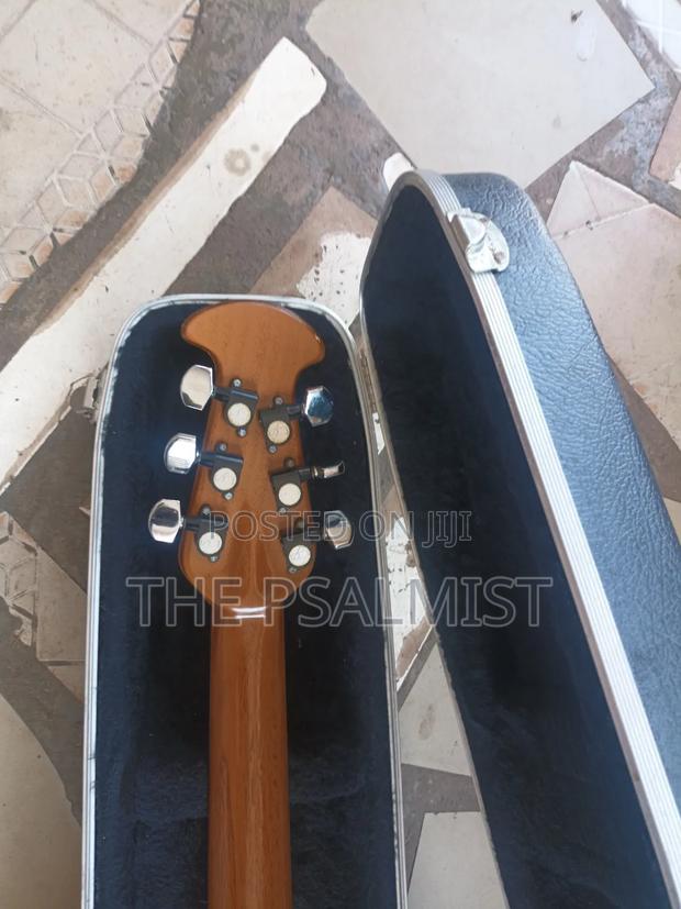 Matrix by Ovation in Solid Case With Strap New Set of Strings · Photo 8