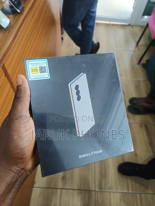 New Samsung Galaxy Z Fold6 256 GB Pink · Photo 2