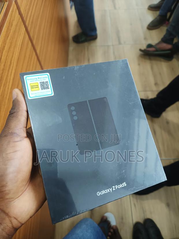 New Samsung Galaxy Z Fold 5 256 GB Black · Photo 1