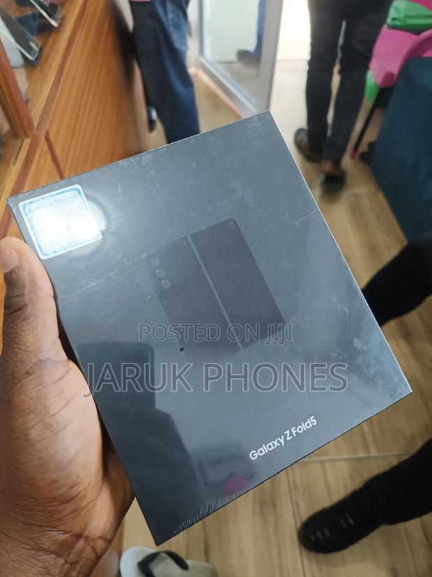 New Samsung Galaxy Z Fold 5 256 GB Black · Photo 2