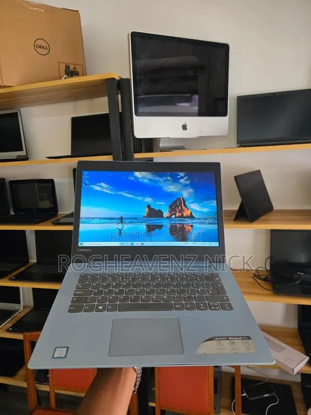 Laptop Lenovo IdeaPad 300 8GB Intel Core i5 SSD 256GB · Photo 1