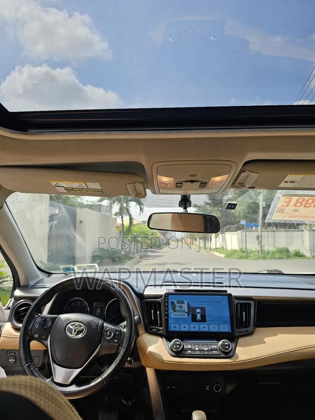 Toyota RAV4 XLE AWD (2.5L 4cyl 6A) 2016 White · Photo 4