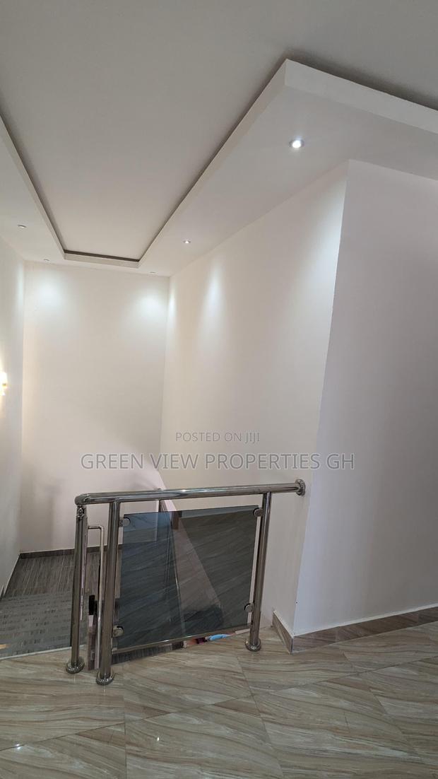 4bdrm Duplex in Kwabenya for rent · Photo 5