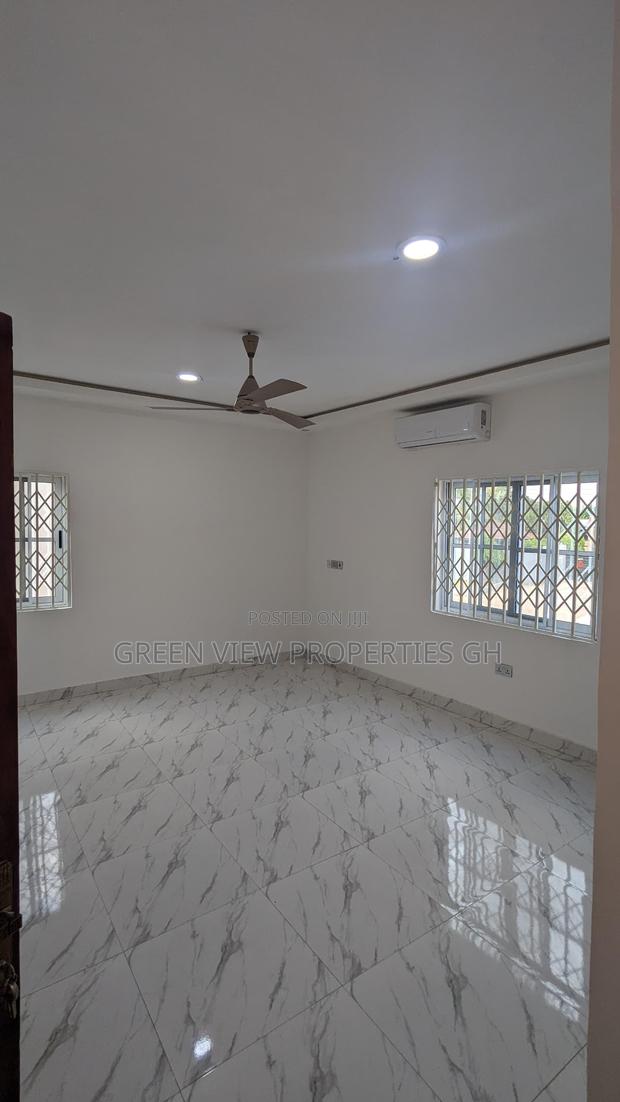 4bdrm Duplex in Kwabenya for rent · Photo 8
