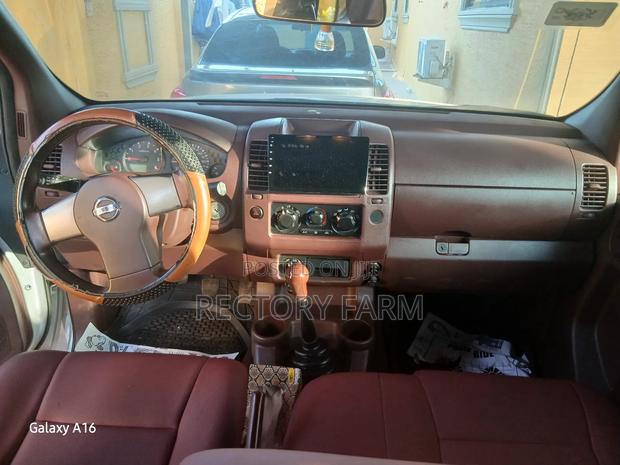 Nissan Navara 2014 Silver · Photo 6