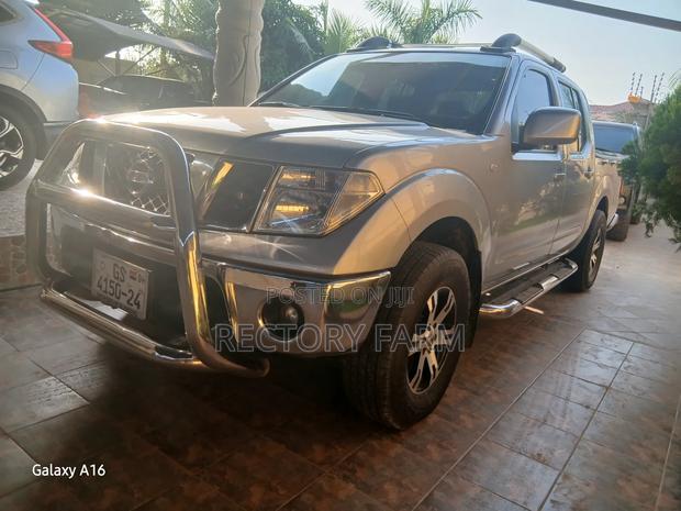 Nissan Navara 2014 Silver · Photo 8