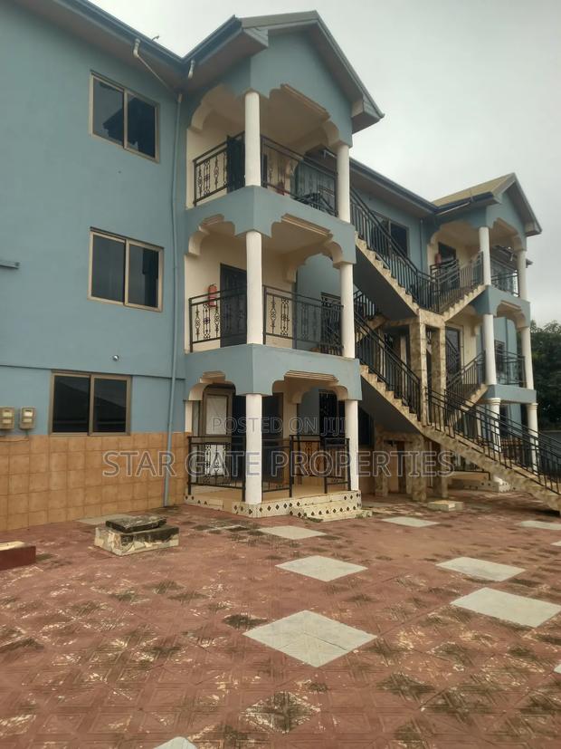 18bdrm House in Ahodwo Sokoban, Kumasi Metropolitan for sale · Photo 5